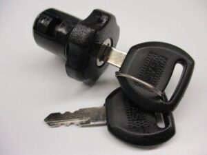 Olietankdop zwart met slot