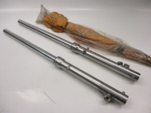 Voorvork L+R Honda MTX80RSE (35mm) NOS (voor de ultieme restauratie of ''touch up'' van uw Honda MTX!)