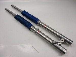 Voorvork links + rechts met blauwe rubbers 35mm Honda MTX80R NOS