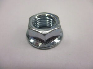 Cilinderkop + uitlaat, moer met flens - M8x13mm