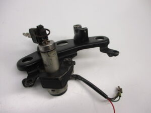 Balhoofd kroonplaat + contactslot en sleutel Honda MBX50, MBX80 (gebruikt maar in een goede staat) Foto is een voorbeeld!