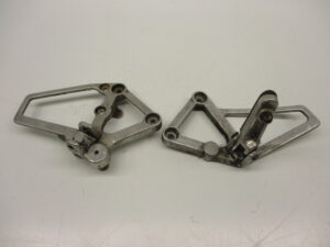 Voetsteunhouders links- en rechts Honda NSR75, NS-1 (gebruikt maar in een goede staat)